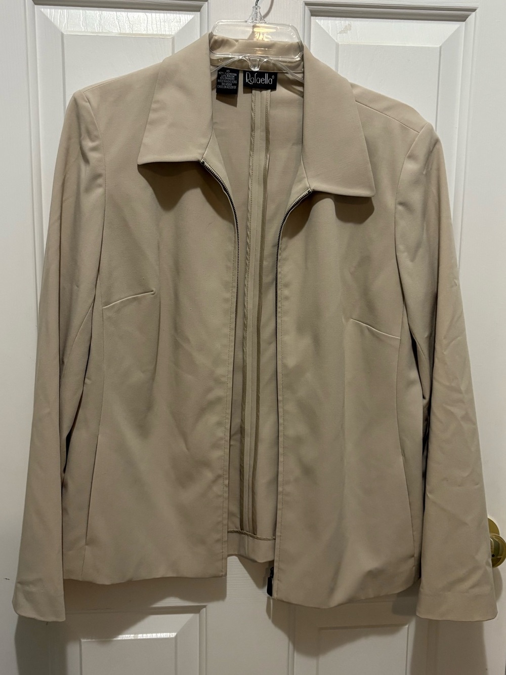 Women’s Rafaella Beige Lightweight Zip-Front blazer/Jacket -dress clothes